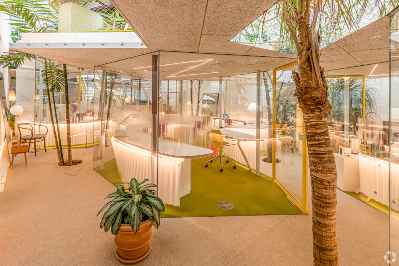 Space Age Holland Park Office, T183 (photo 15)