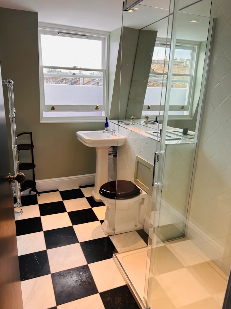 Bathroom at Georgian townhouse Wandsworth, A1613 (photo 24)