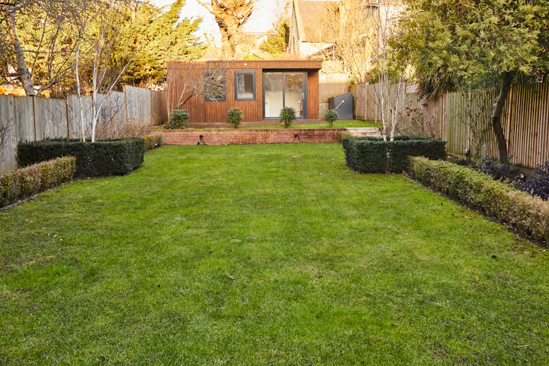 Summer house at Quirky rustic Hampstead home, E522 (photo 35)