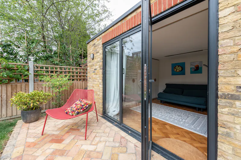 Dark & modern Walthamstow home, E519 (photo 39)
