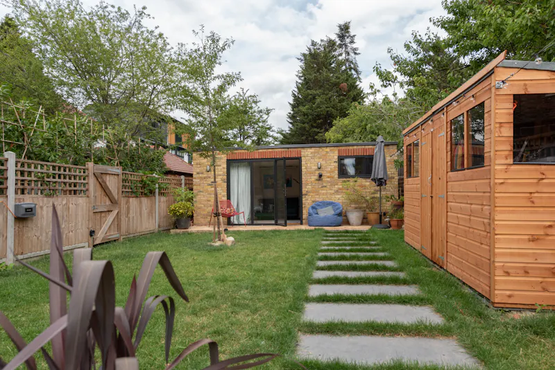 Summer house at Dark & modern Walthamstow home, E519 (photo 38)