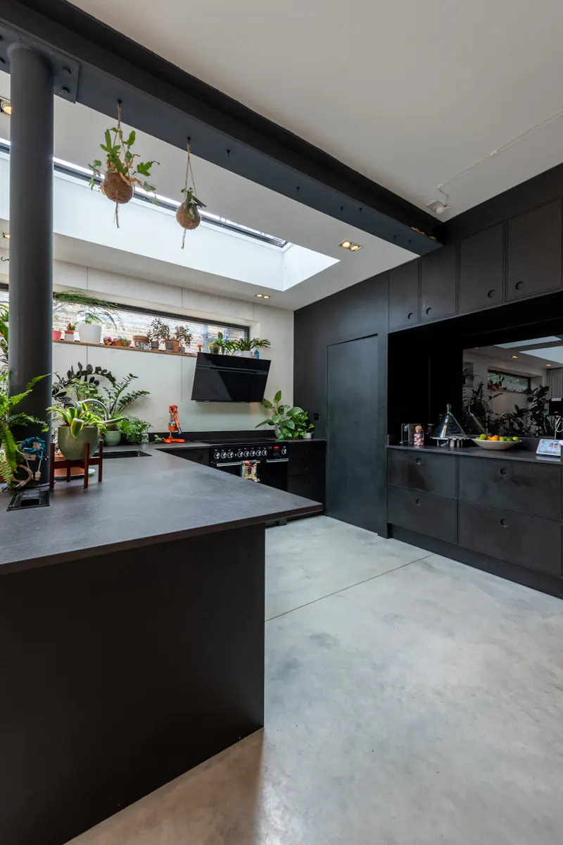 Dark & modern Walthamstow home, E519 (photo 8)