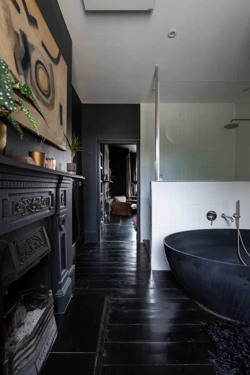 Dark & modern Walthamstow home, E519 (photo 18)