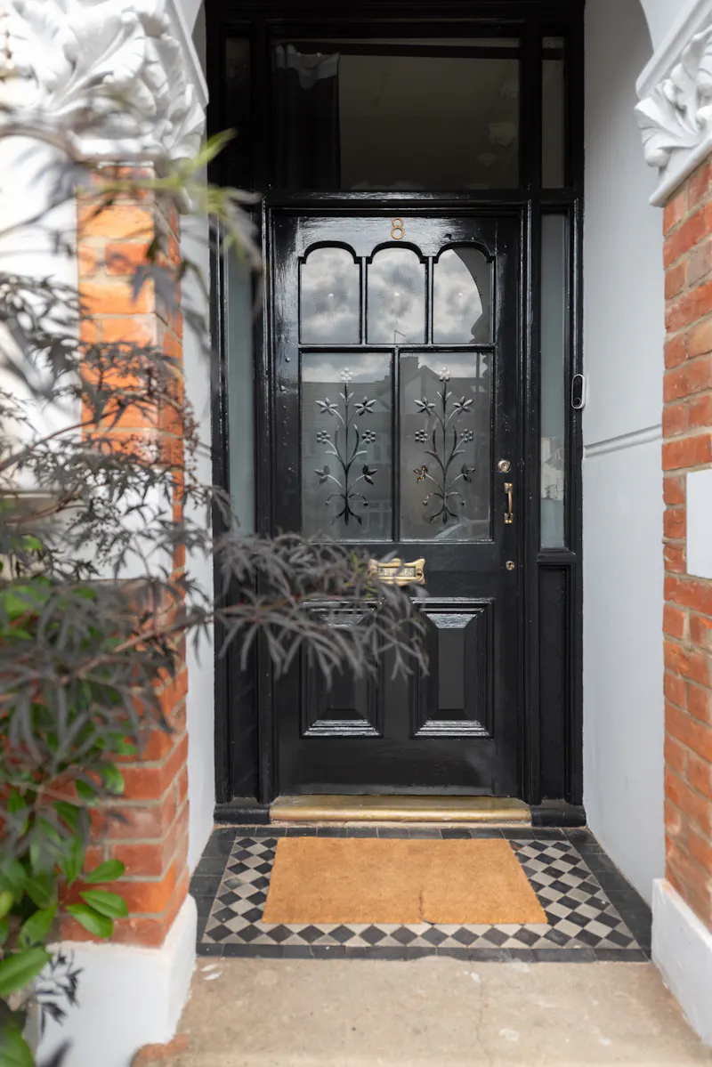 Dark & modern Walthamstow home, E519 (photo 45)