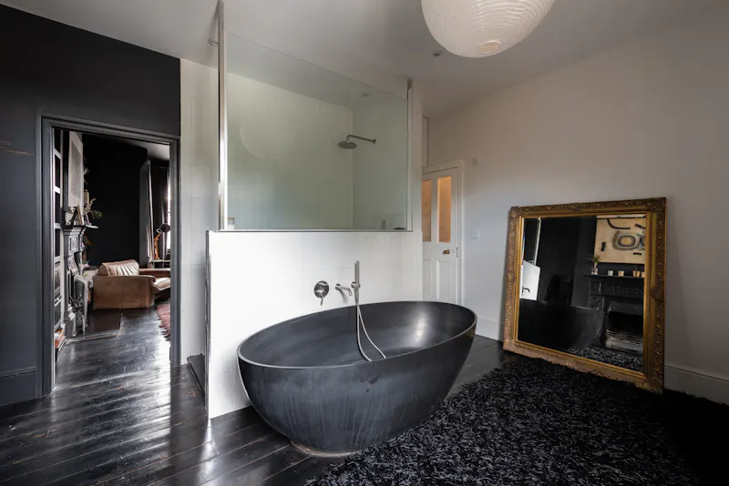 Dark & modern Walthamstow home, E519 (photo 21)