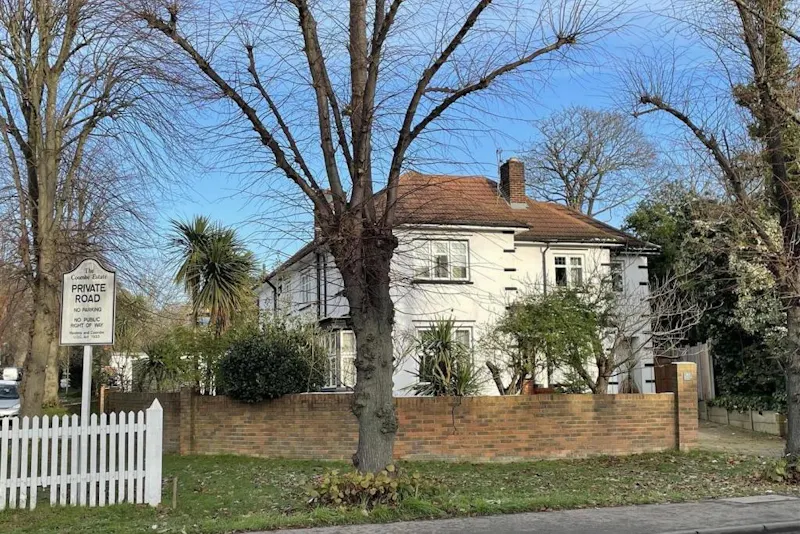 Spacious 1920's house Kingston, E517 (photo 23)