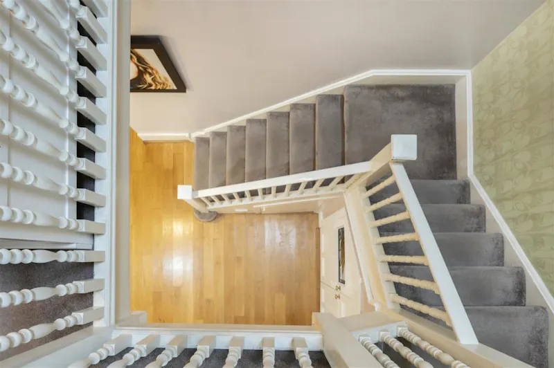 Staircase at Spacious 1920's house Kingston, E517 (photo 11)
