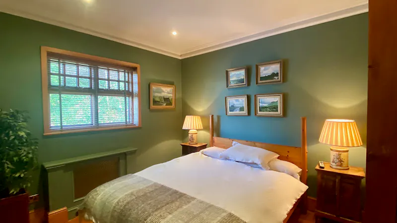 Bedroom at Magical Marlow River House, E516 (photo 25)