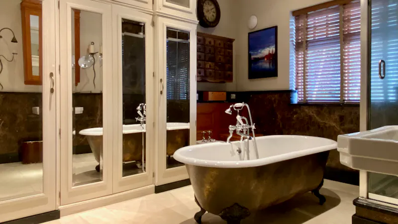 Bath - rolltop at Magical Marlow River House, E516 (photo 33)