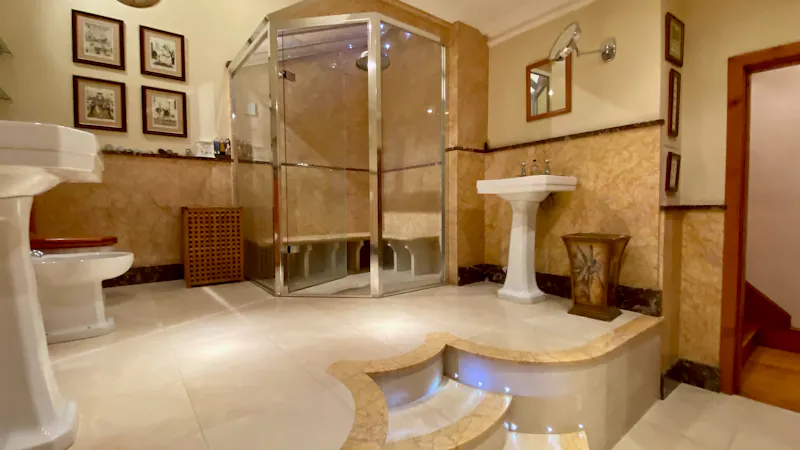 Shower at Magical Marlow River House, E516 (photo 32)