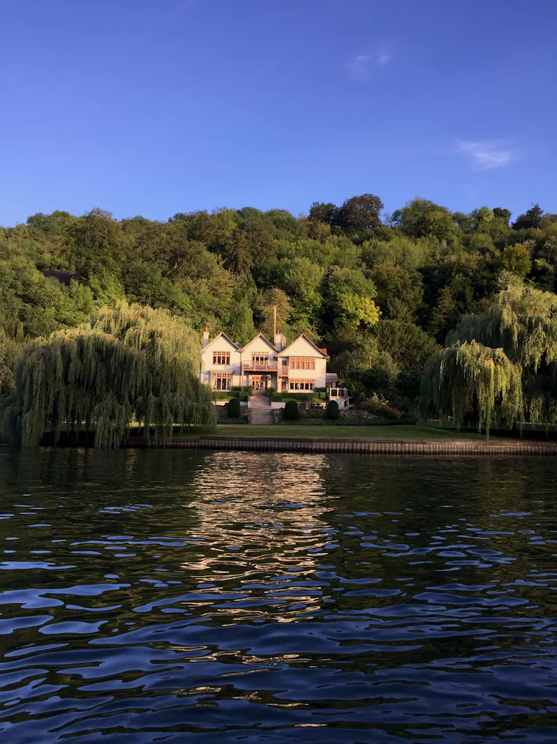 Countryside at Magical Marlow River House, E516 (photo 41)