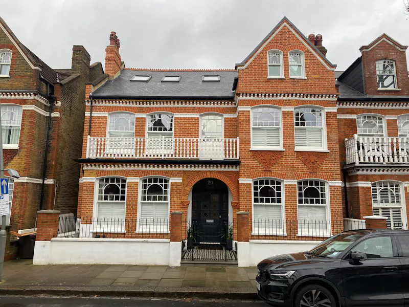 Double-fronted Wandsworth home, B2108 (photo 1)