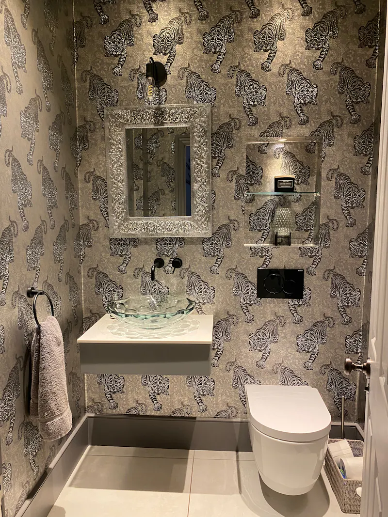 Wallpaper at Double-fronted Wandsworth home, B2108 (photo 19)