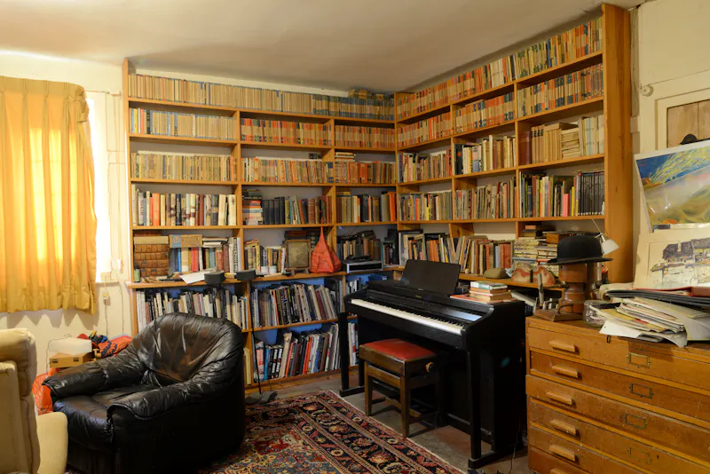 Library at Voysey house near Peterborough, E515 (photo 21)