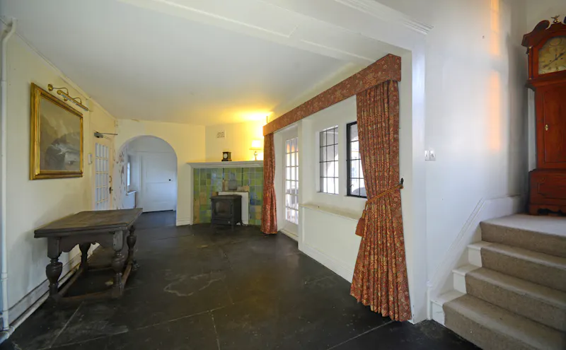 Entrance hall at Voysey house near Peterborough, E515 (photo 4)