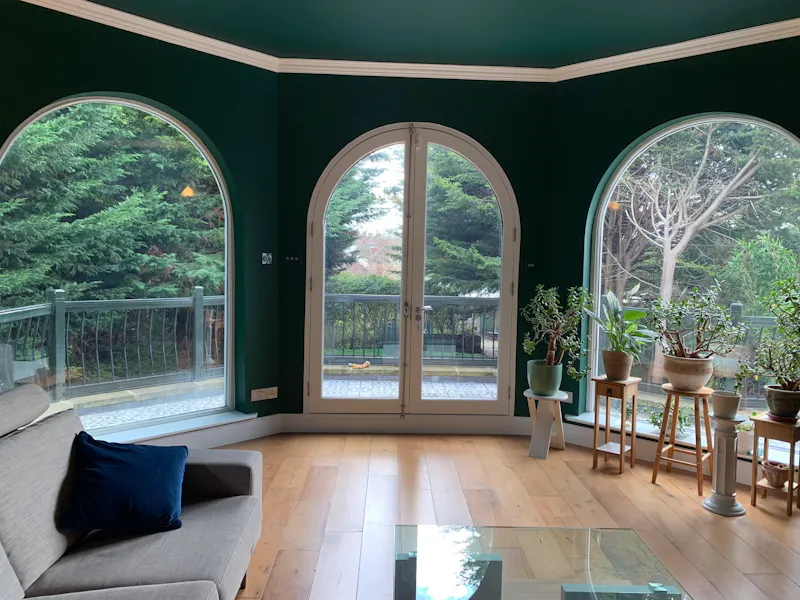 Balcony at Friern Park Family House, B2019 (photo 7)