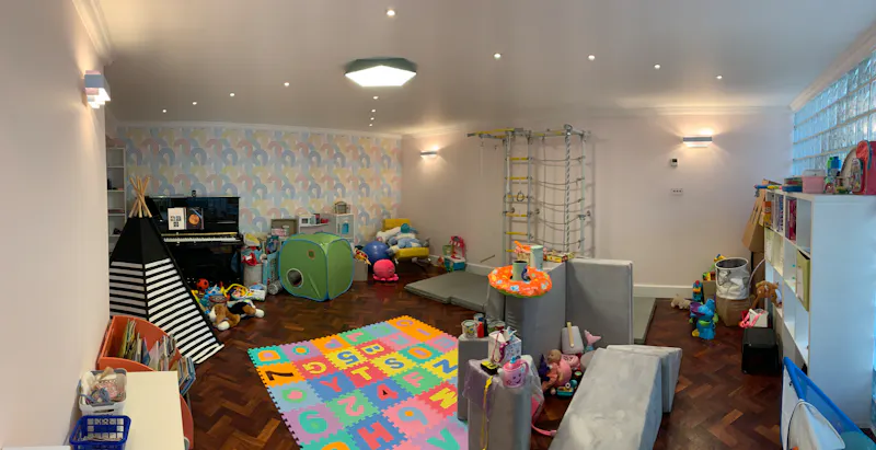 Floor - wooden at Friern Park Family House, B2019 (photo 5)