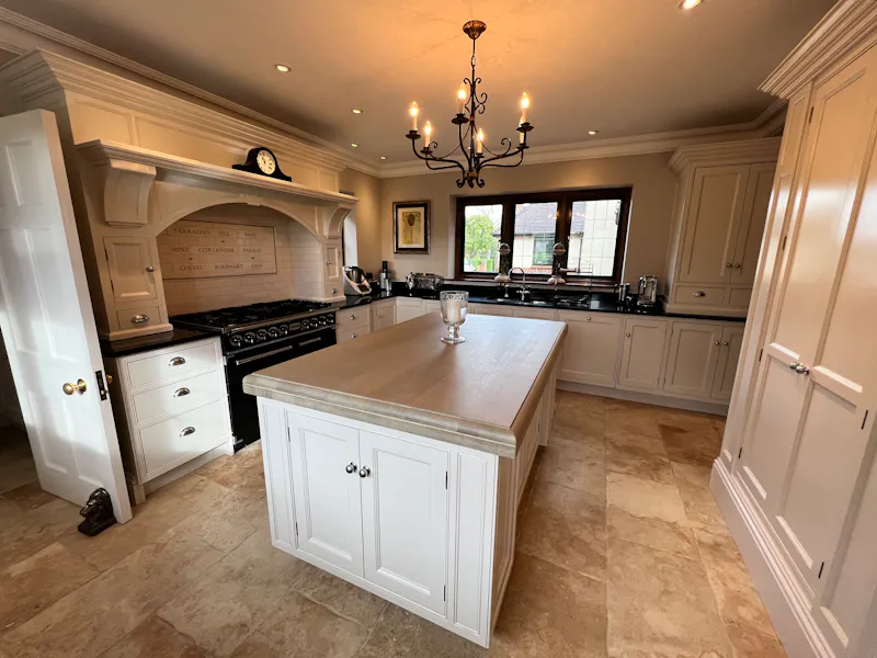 Family home near Brentwood, D2130 (photo 9)