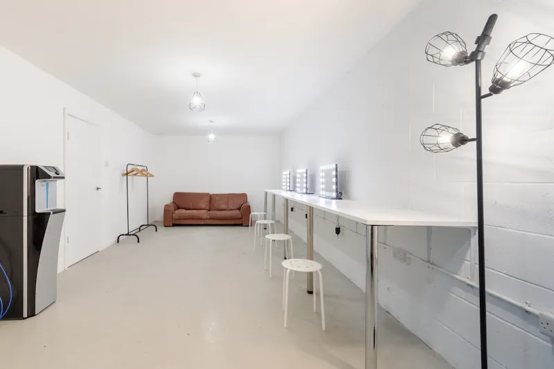 Drive-in Wembley studio , N541 (photo 10)