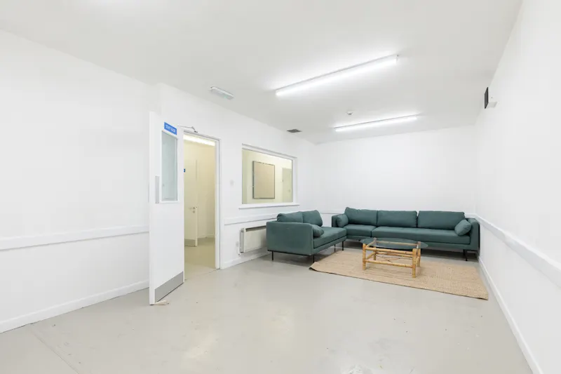 Drive-in Wembley studio , N541 (photo 9)