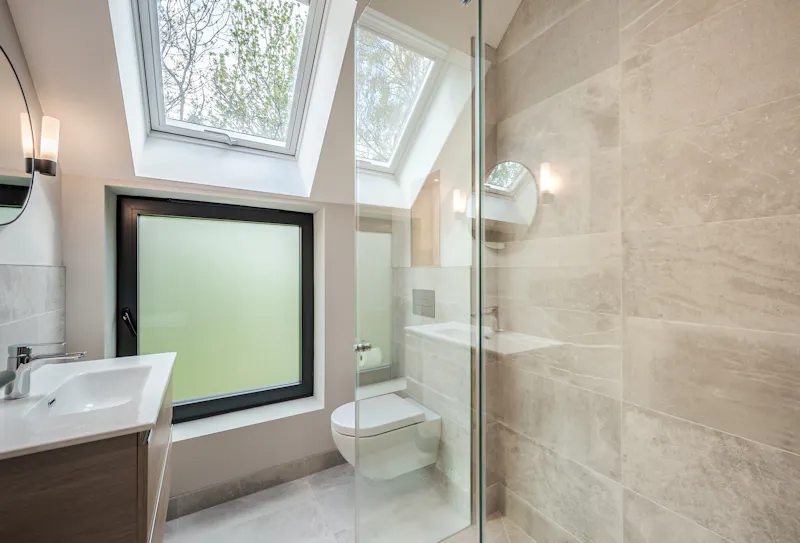 Shower at  Cobham Pool House, K486 (photo 15)