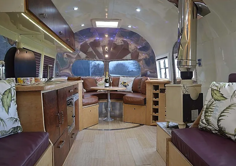 Living Room at 1940's Airstream, Q155 (photo 4)