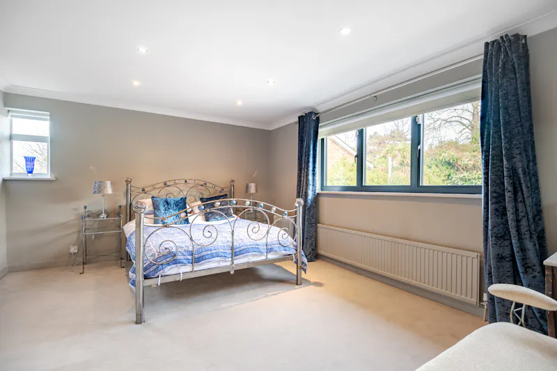 Bedroom at Sleek modern Dulwich house, D2721 (photo 21)