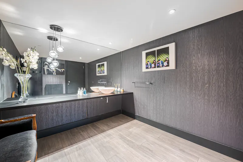 Sleek modern Dulwich house, D2721 (photo 27)