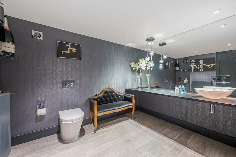 Bathroom at Sleek modern Dulwich house, D2721 (photo 26)