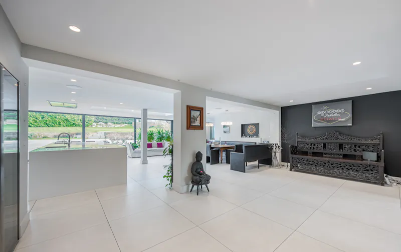 Open plan at Sleek modern Dulwich house, D2721 (photo 13)