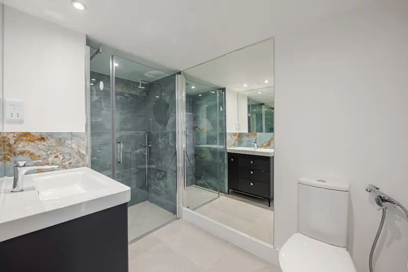 Bathroom at Sleek modern Dulwich house, D2721 (photo 28)
