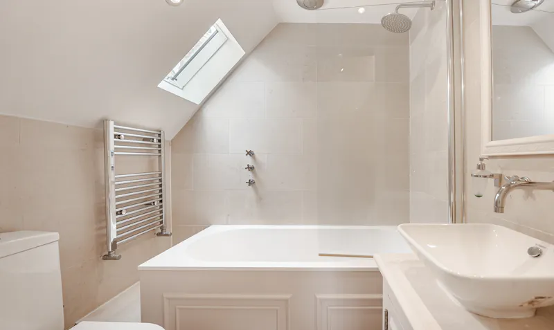 Bathroom at Sophisticated Clapham house, E382 (photo 34)