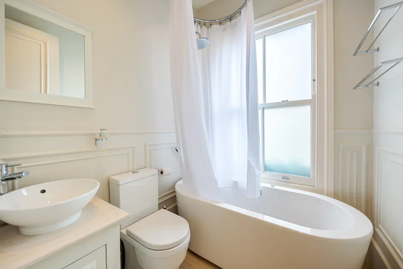 Bathroom at Sophisticated Clapham house, E382 (photo 27)