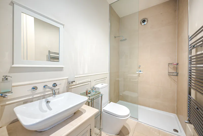 Bathroom at Sophisticated Clapham house, E382 (photo 24)