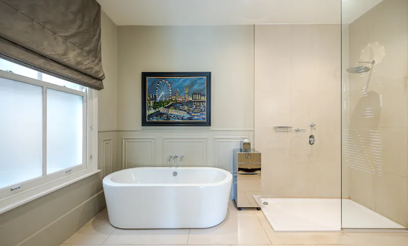 Bathroom at Sophisticated Clapham house, E382 (photo 21)