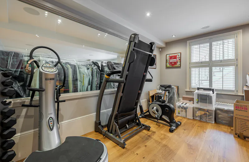 Gym at Sophisticated Clapham house, E382 (photo 13)