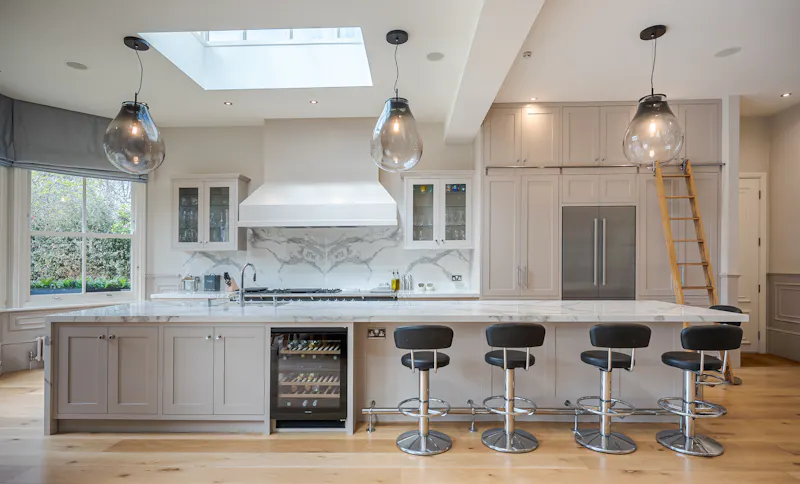 Kitchen island at Sophisticated Clapham house, E382 (photo 7)