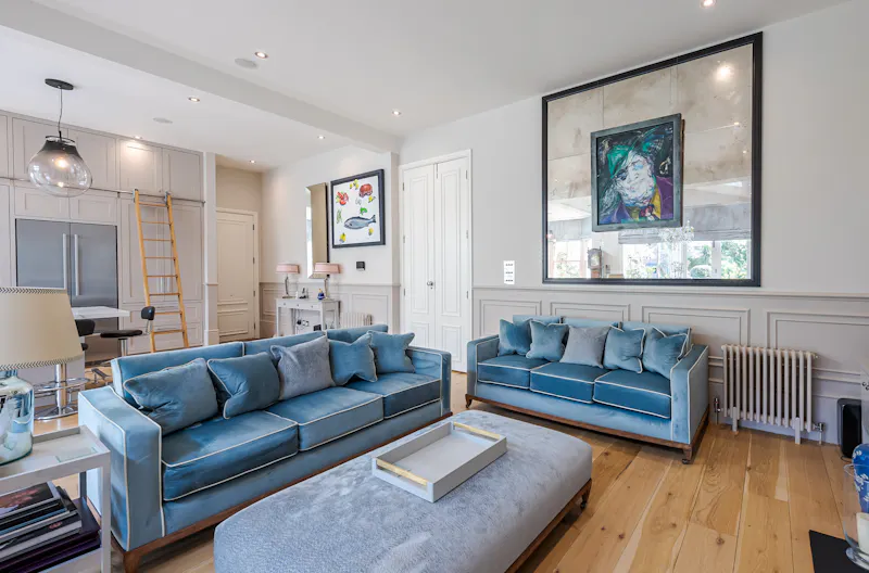 Panelling at Sophisticated Clapham house, E382 (photo 10)