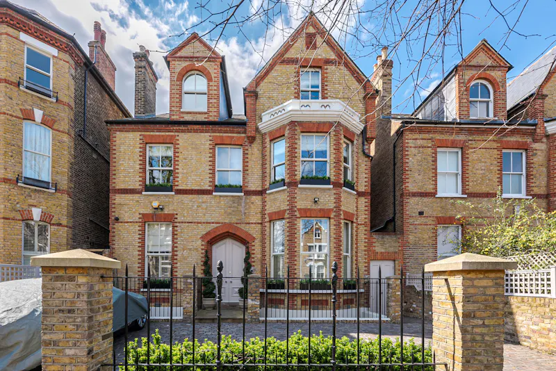 Sophisticated Clapham house, E382 (photo 1)