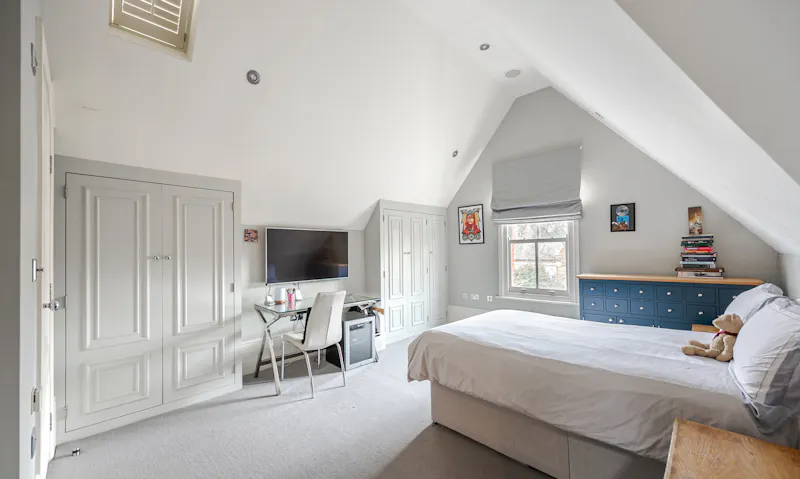 Bedroom at Sophisticated Clapham house, E382 (photo 32)