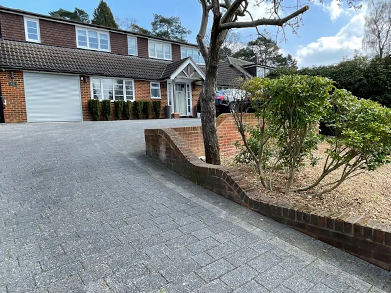 Modern 4 bed house Camberley, D2723 (photo 1)