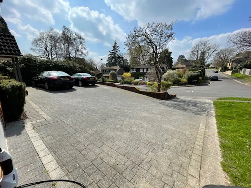 Driveway at Modern 4 bed house Camberley, D2723 (photo 30)