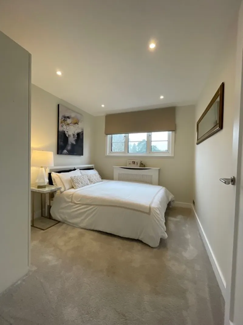Bedroom at Modern 4 bed house Camberley, D2723 (photo 25)