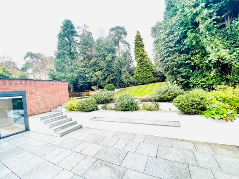 Terrace/Patio at Modern 4 bed house Camberley, D2723 (photo 28)