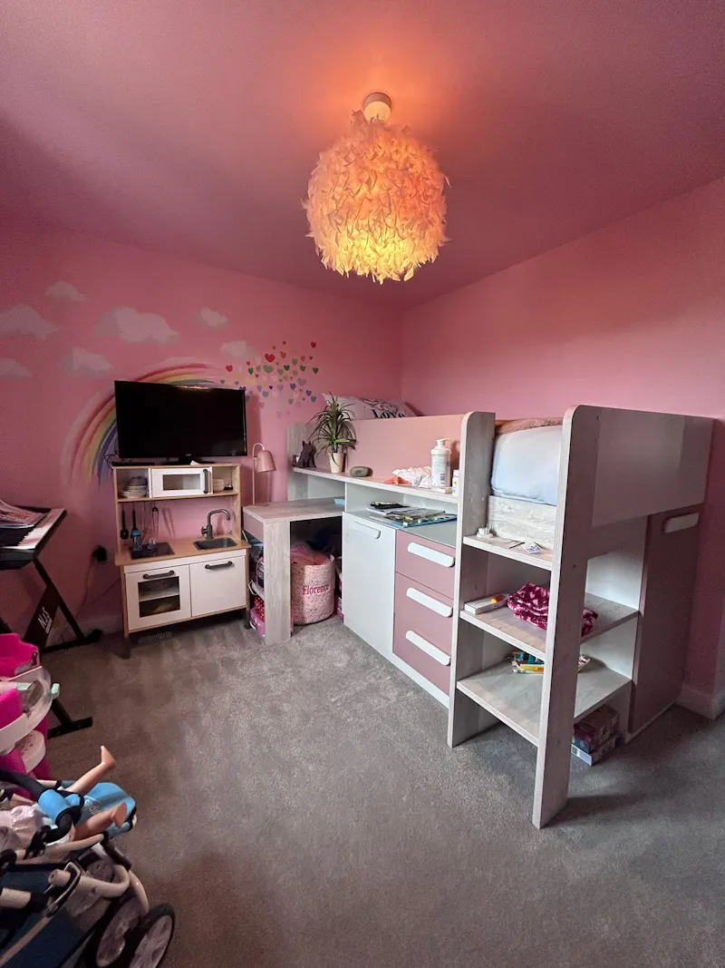 Bedroom - child's at Harlow modern family home, D2725 (photo 20)