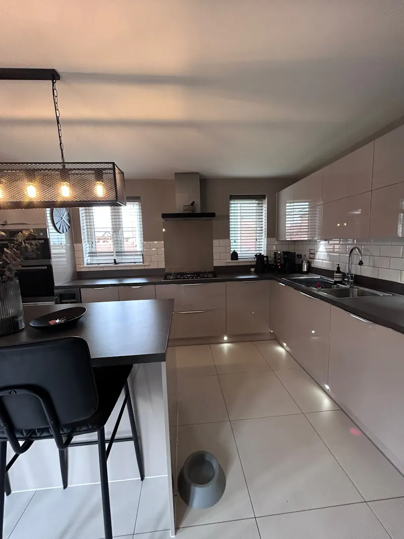 Harlow modern family home, D2725 (photo 9)