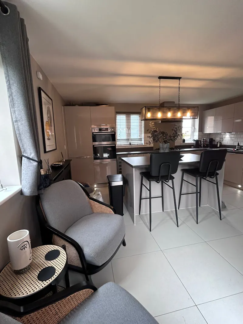 Harlow modern family home, D2725 (photo 8)