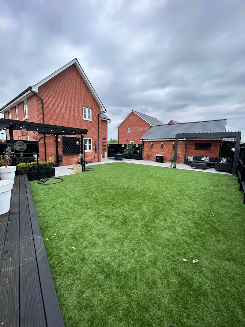 Garden at Harlow modern family home, D2725 (photo 28)