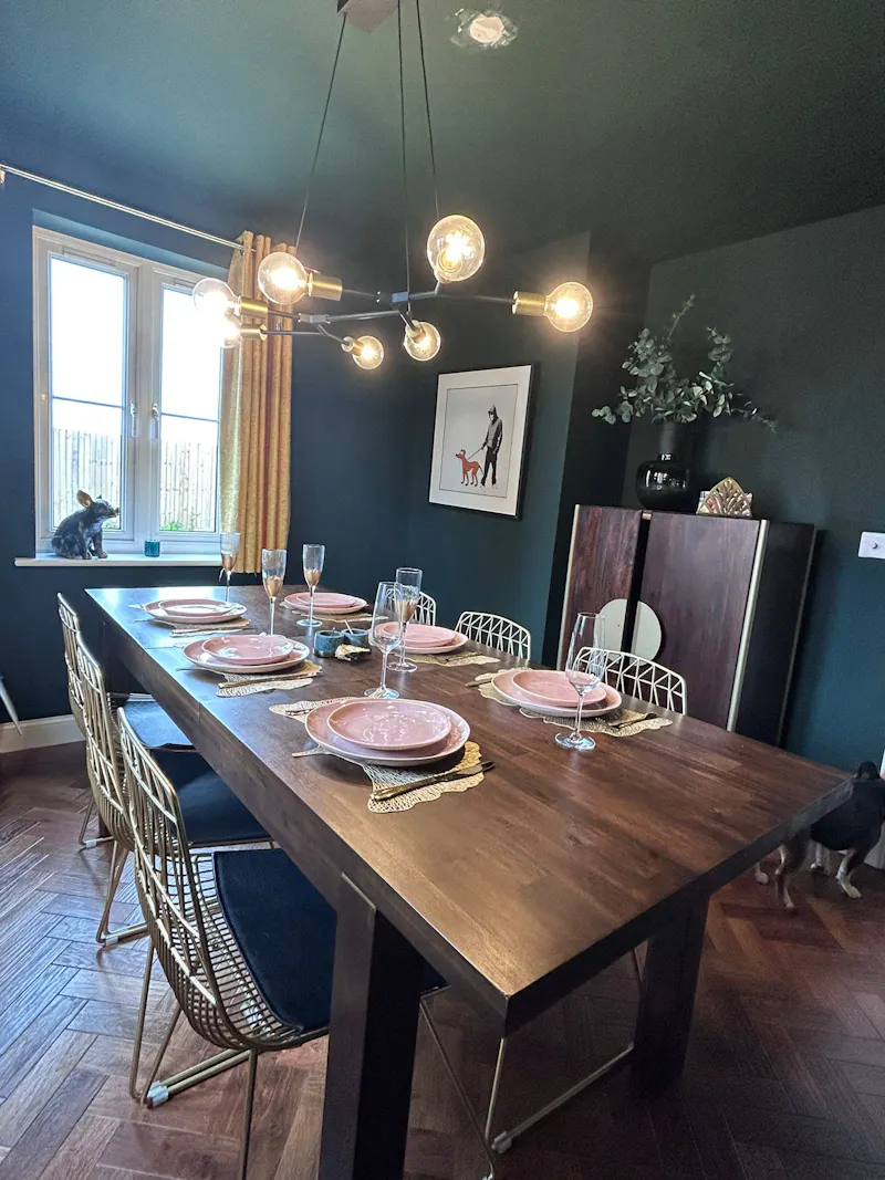 Dining room at Harlow modern family home, D2725 (photo 7)