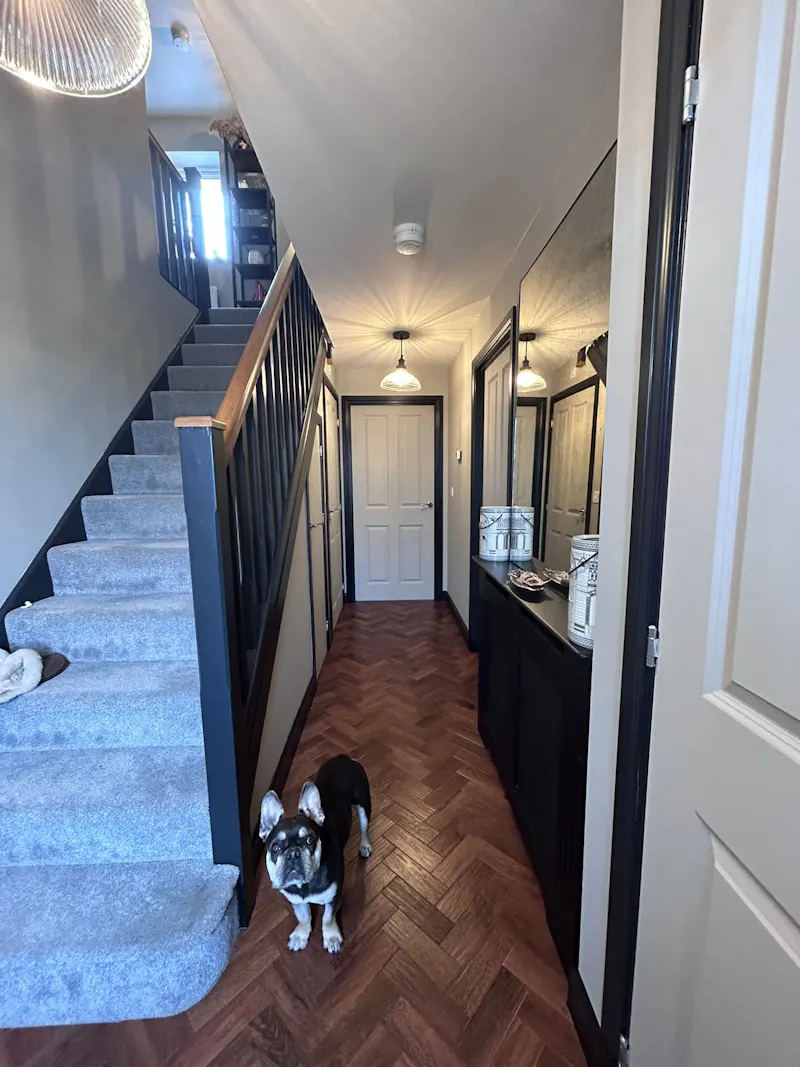 Entrance hall at Harlow modern family home, D2725 (photo 2)